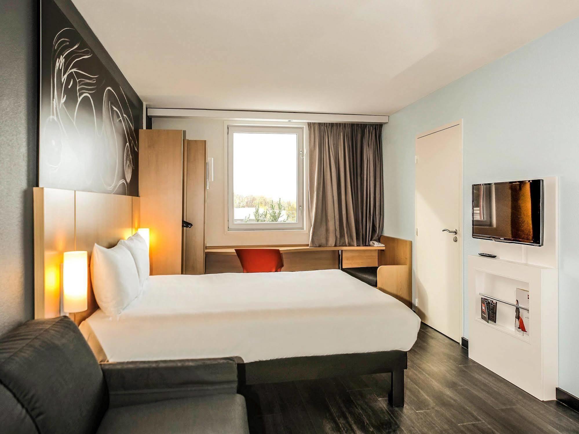 Hotel Ibis Saint-Genis-Pouilly Geneve Zewnętrze zdjęcie